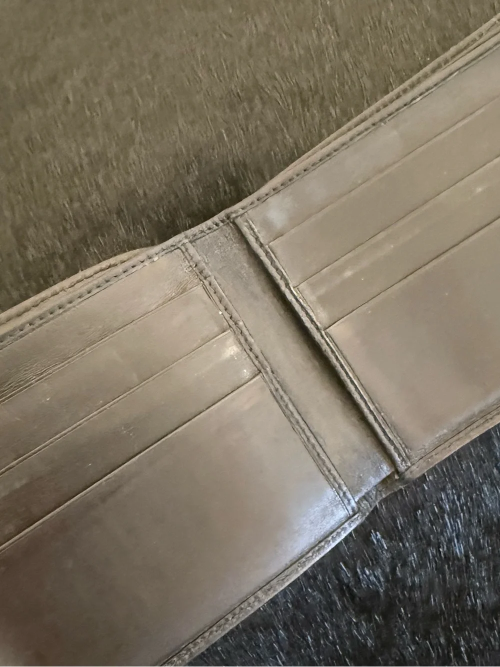 Authentic Gucci Men's Black Bi-Fold Wallet - Classic Canvas